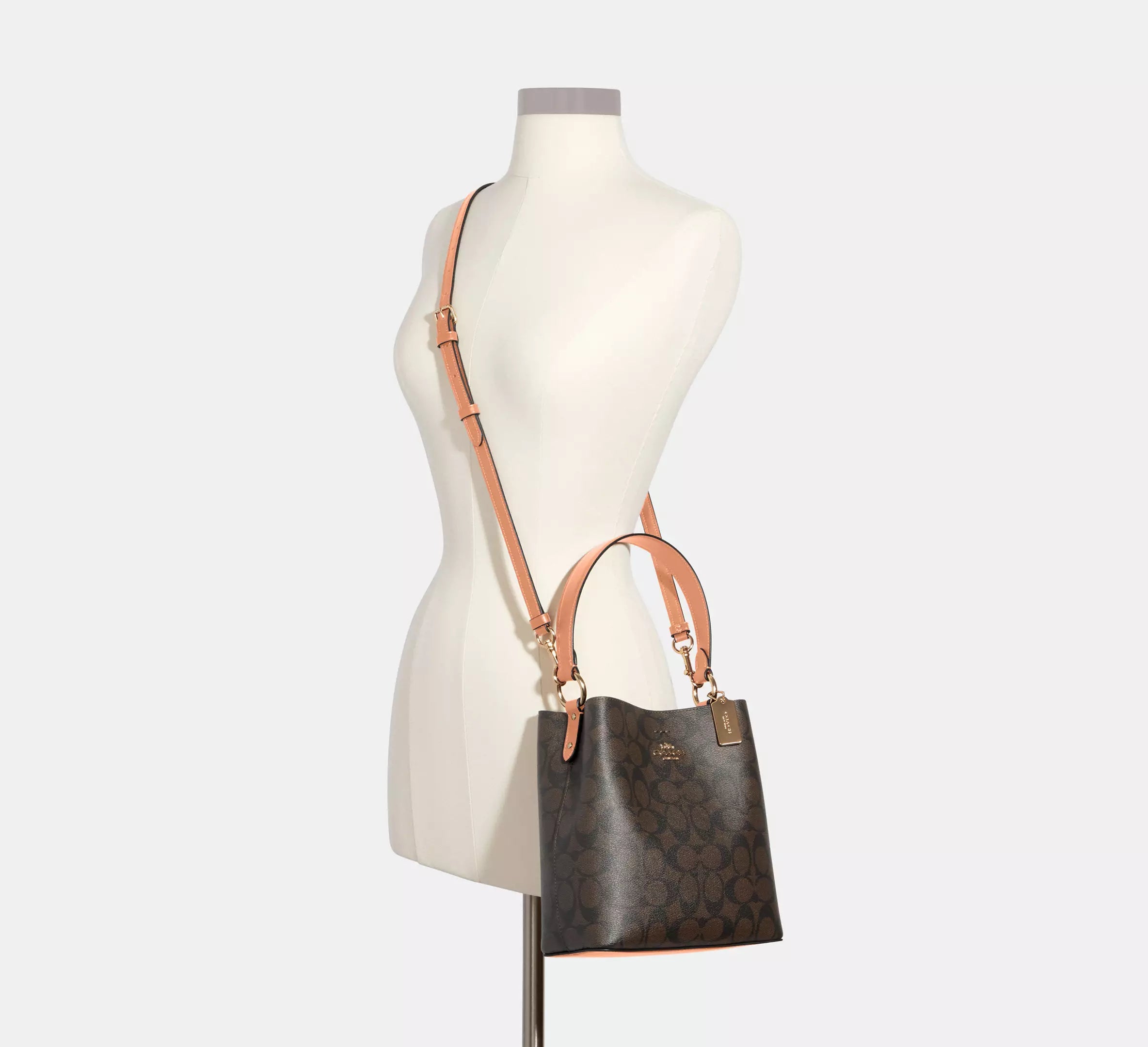 COACH Large Town Bucket - Mahogany/Salmon Pink