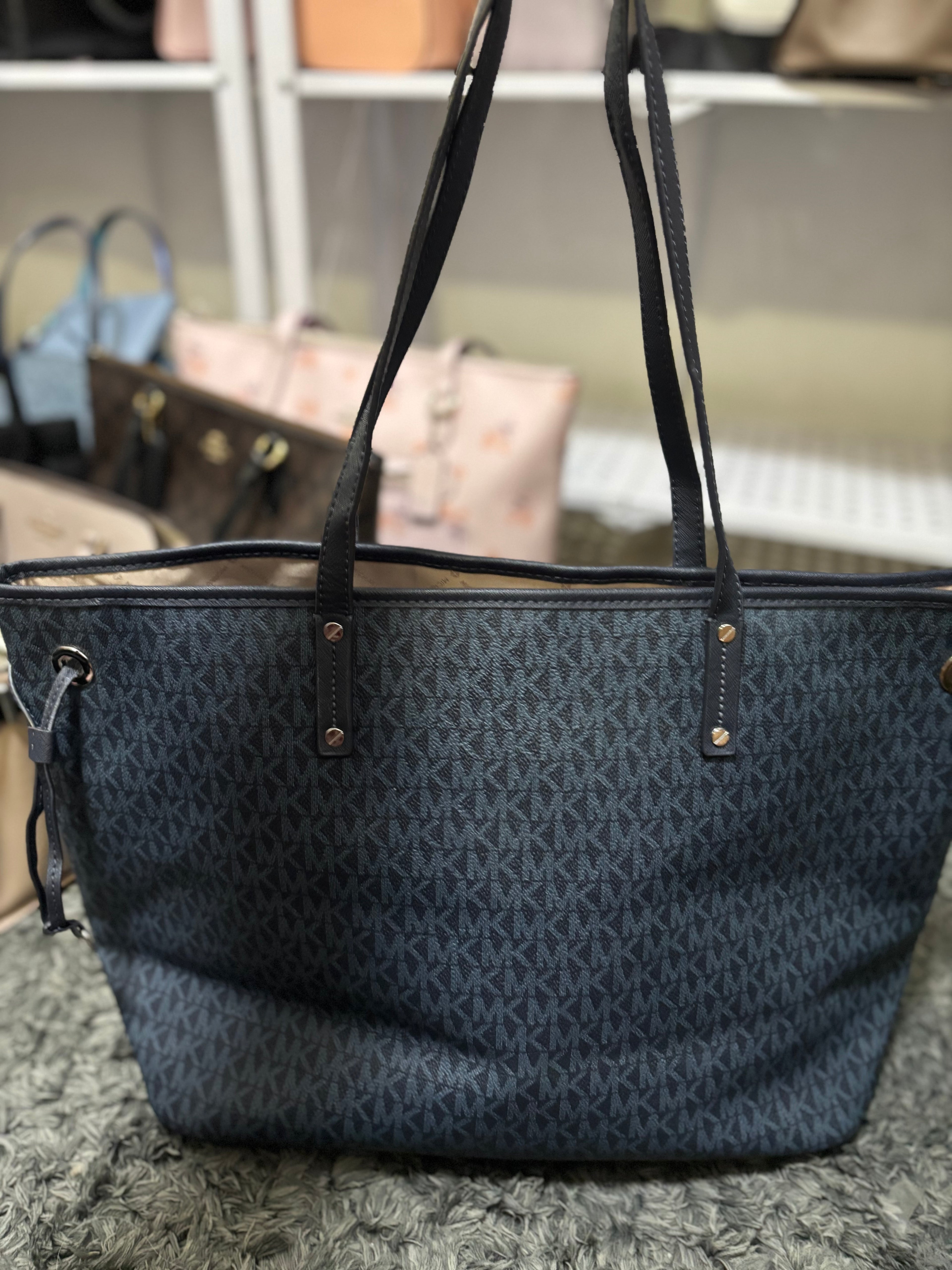 MICHAEL KORS Jet Set Travel Large Drawstring Tote