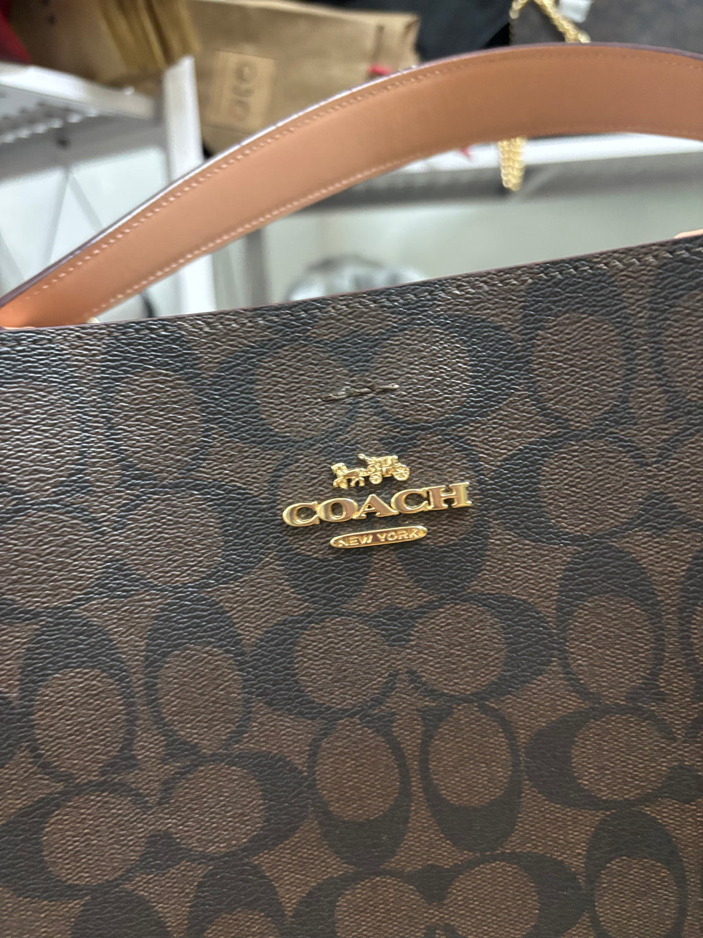 COACH Large Town Bucket - Mahogany/Salmon Pink