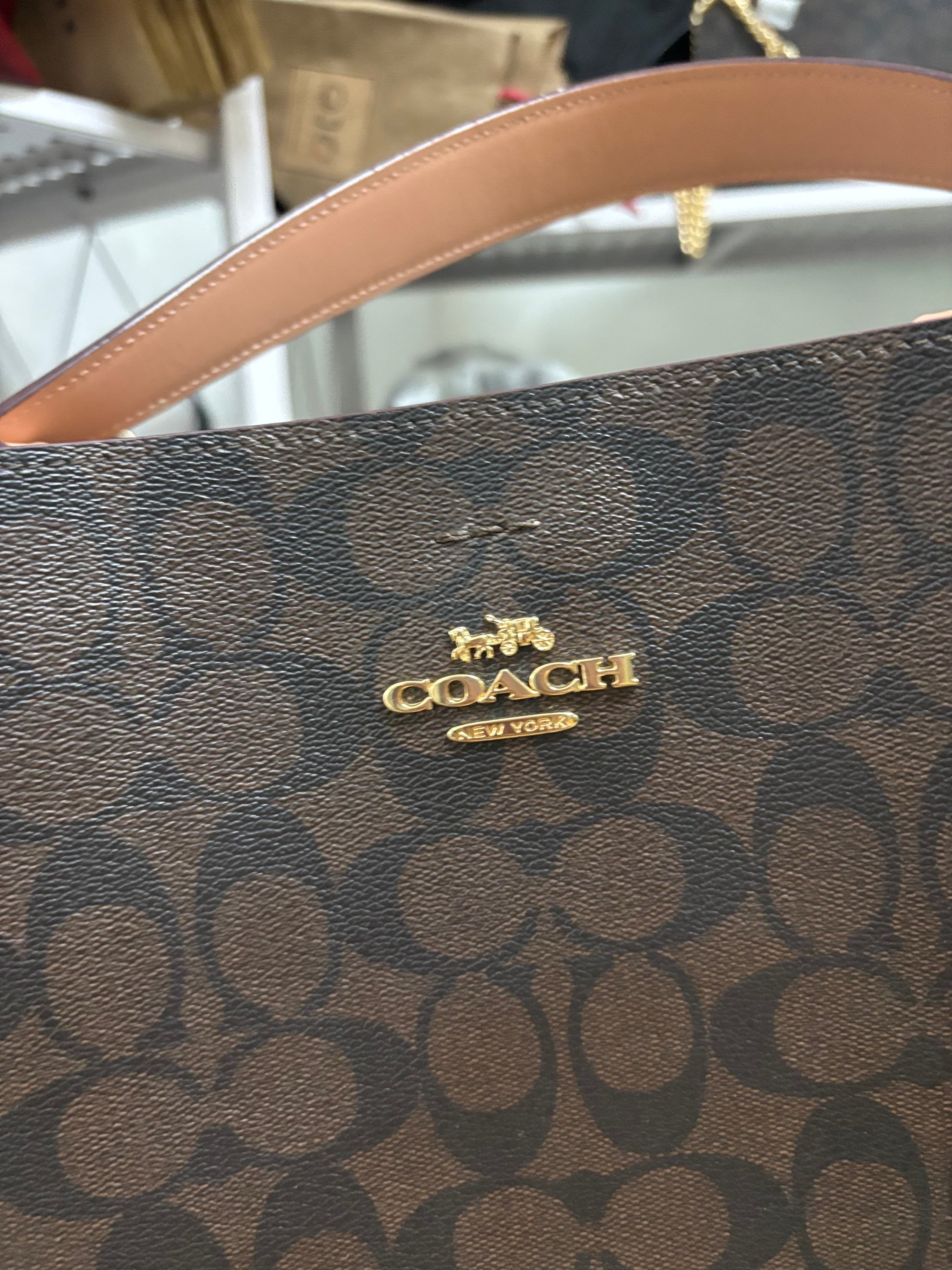 COACH Large Town Bucket - Mahogany/Salmon Pink