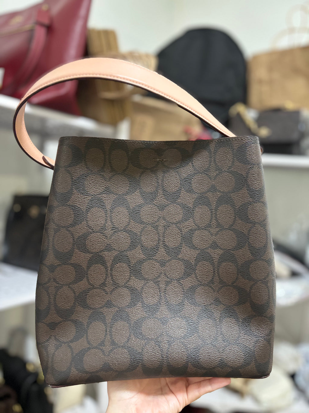 COACH Large Town Bucket - Mahogany/Salmon Pink