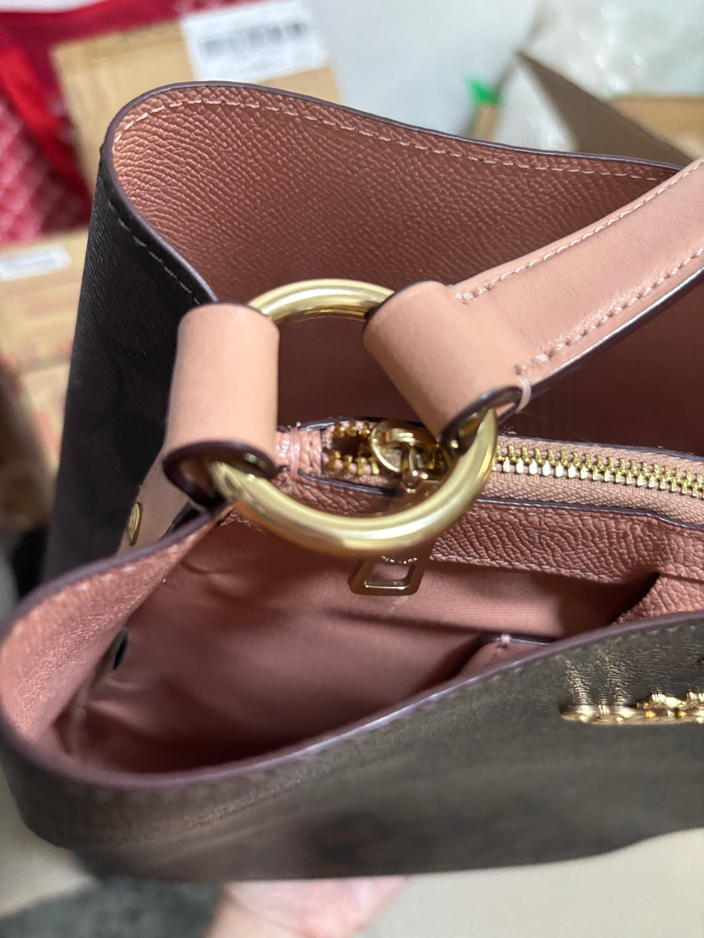 COACH Large Town Bucket - Mahogany/Salmon Pink