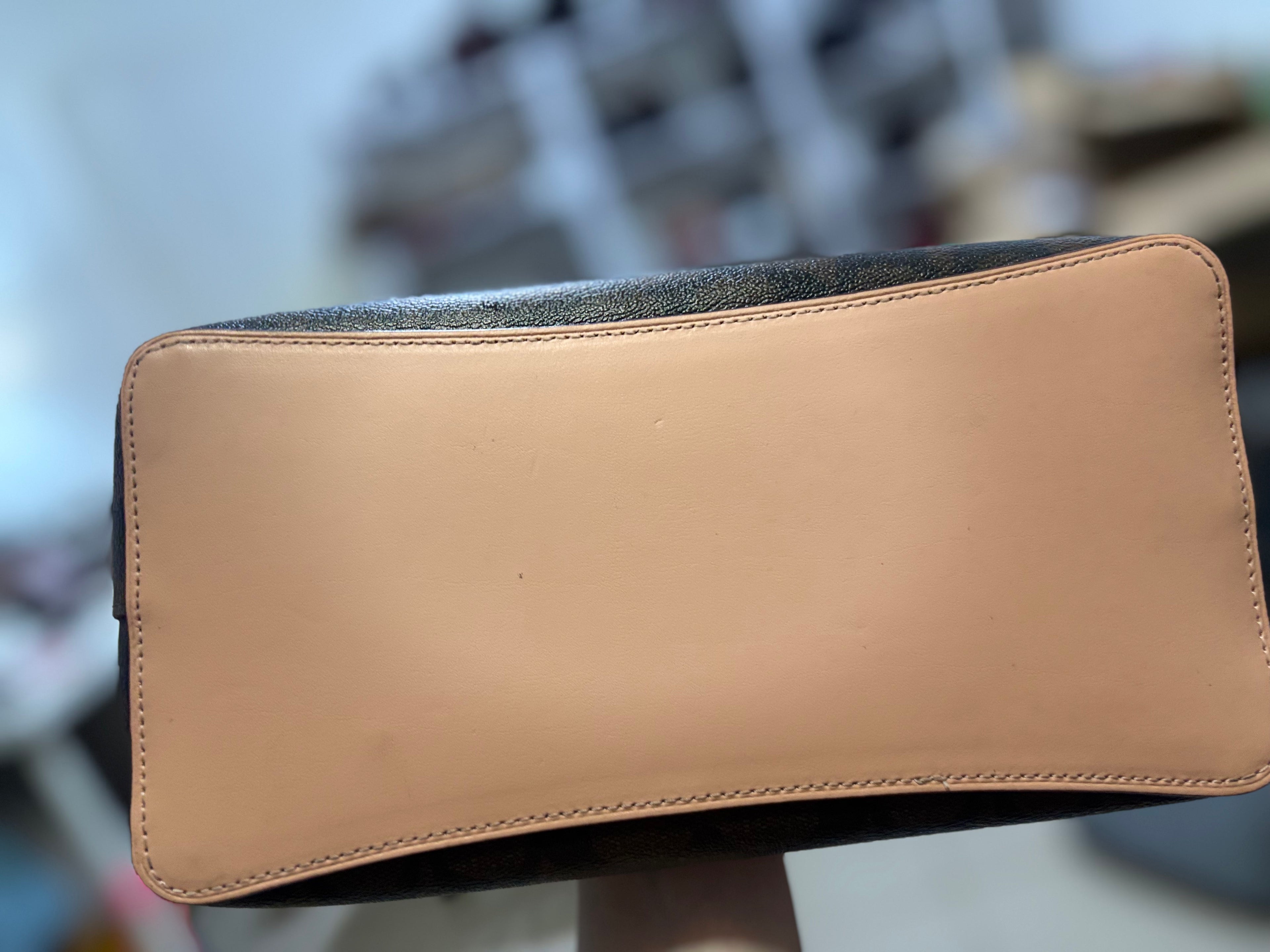 COACH Large Town Bucket - Mahogany/Salmon Pink