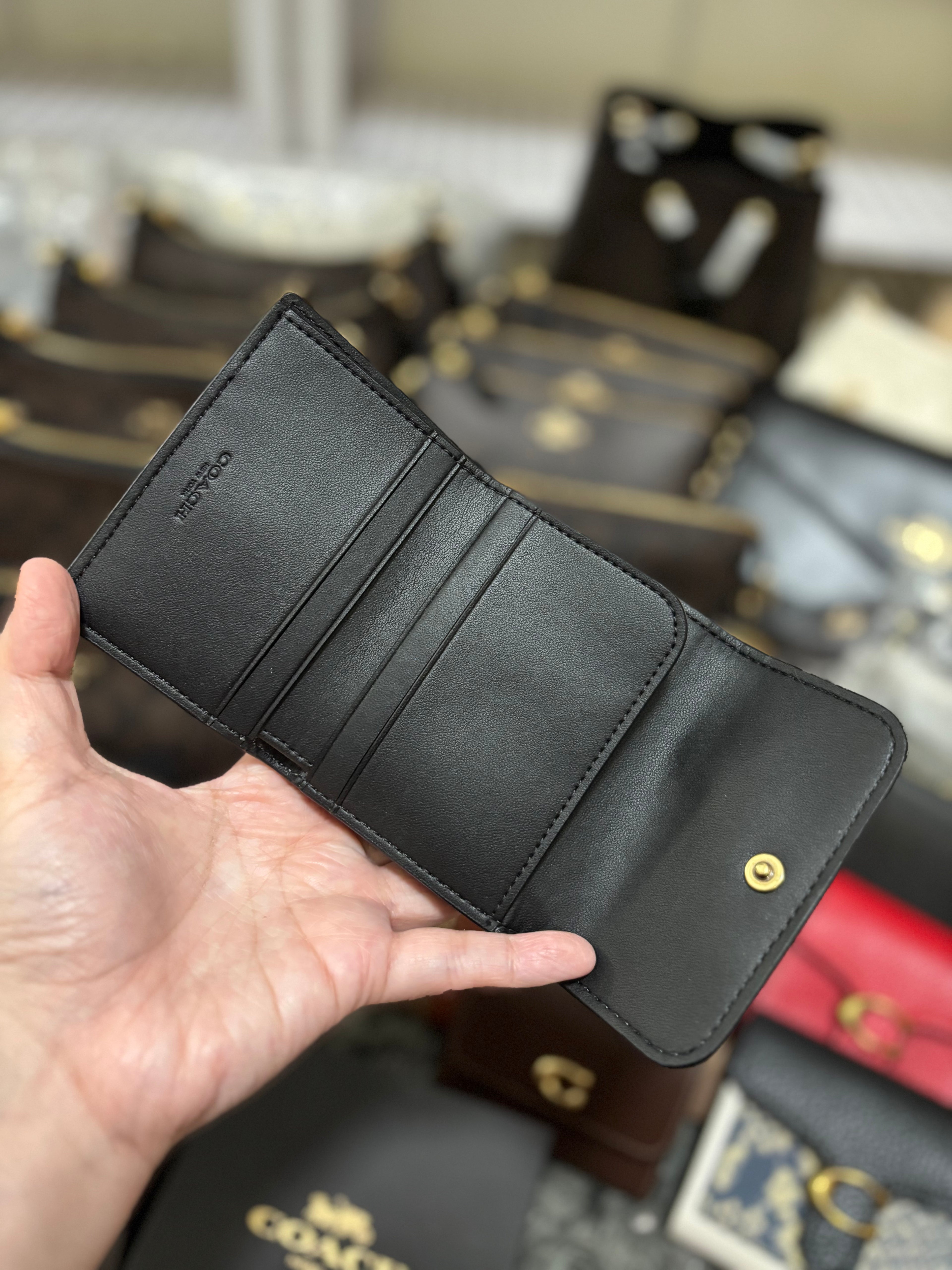 COACH Essential Card Holder Wallet