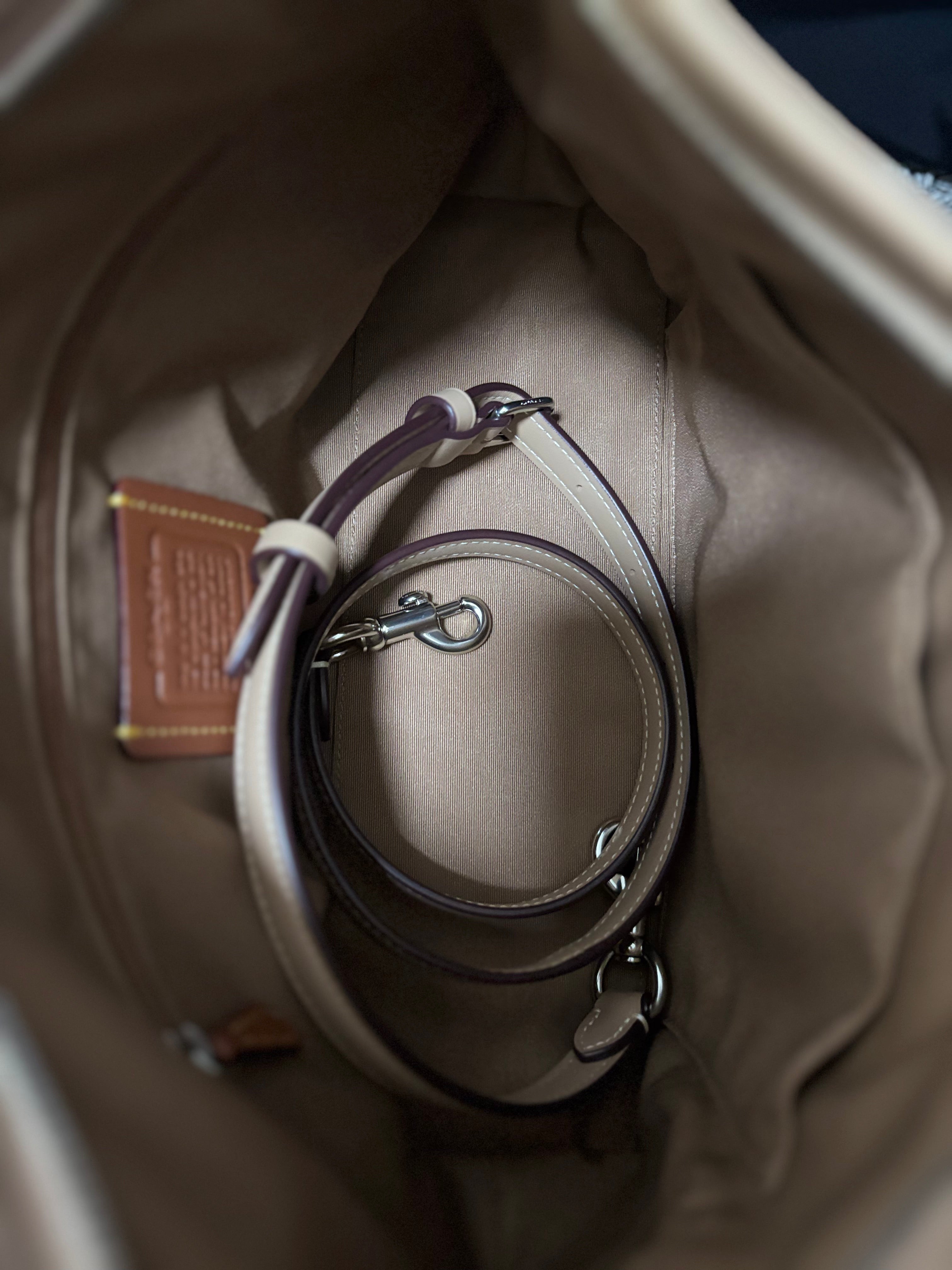 COACH Medium Laurel - Sand Taupe