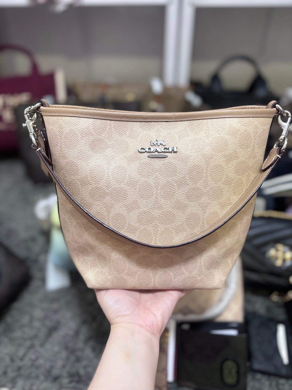 COACH City Bucket - Sand Taupe