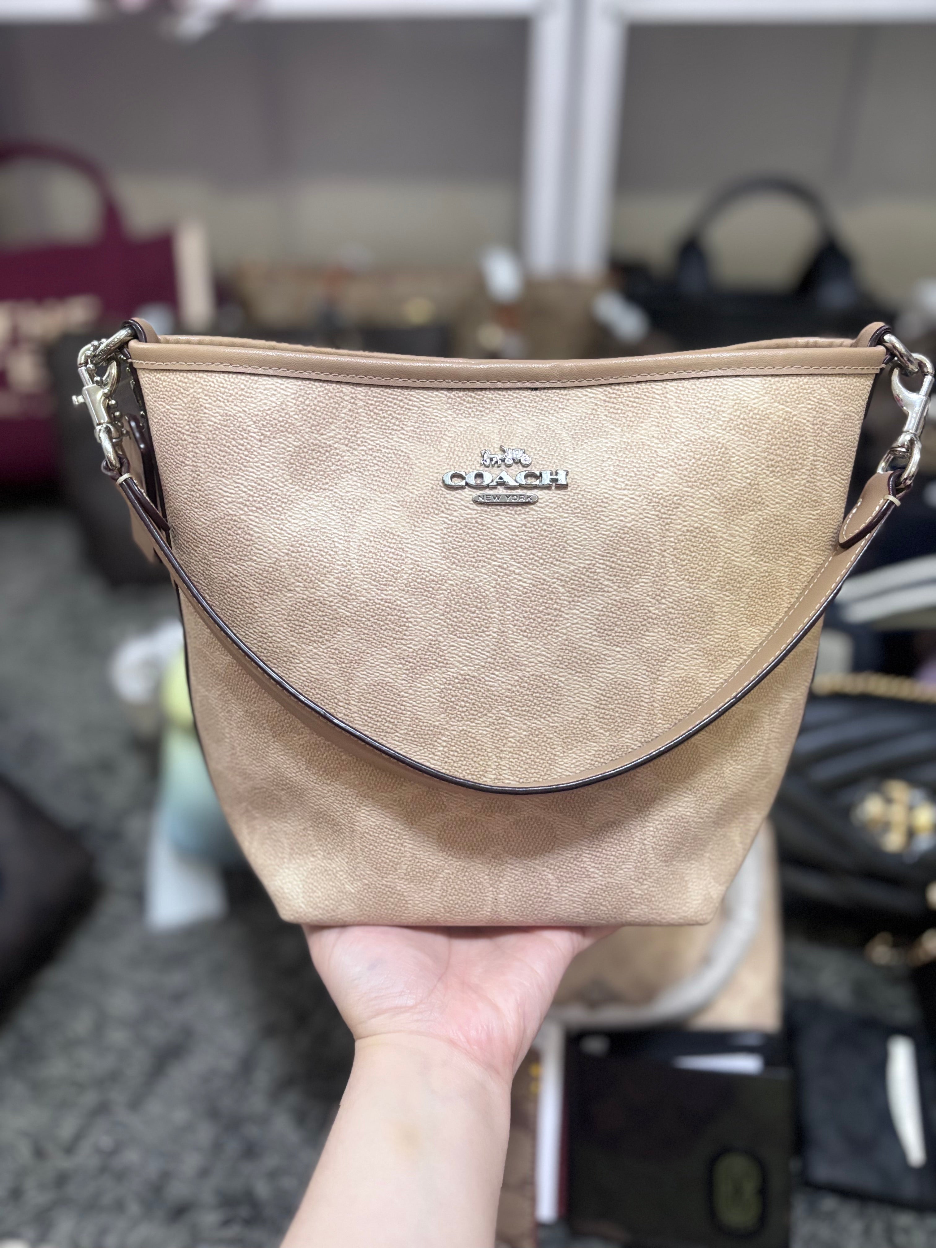 COACH City Bucket - Sand Taupe