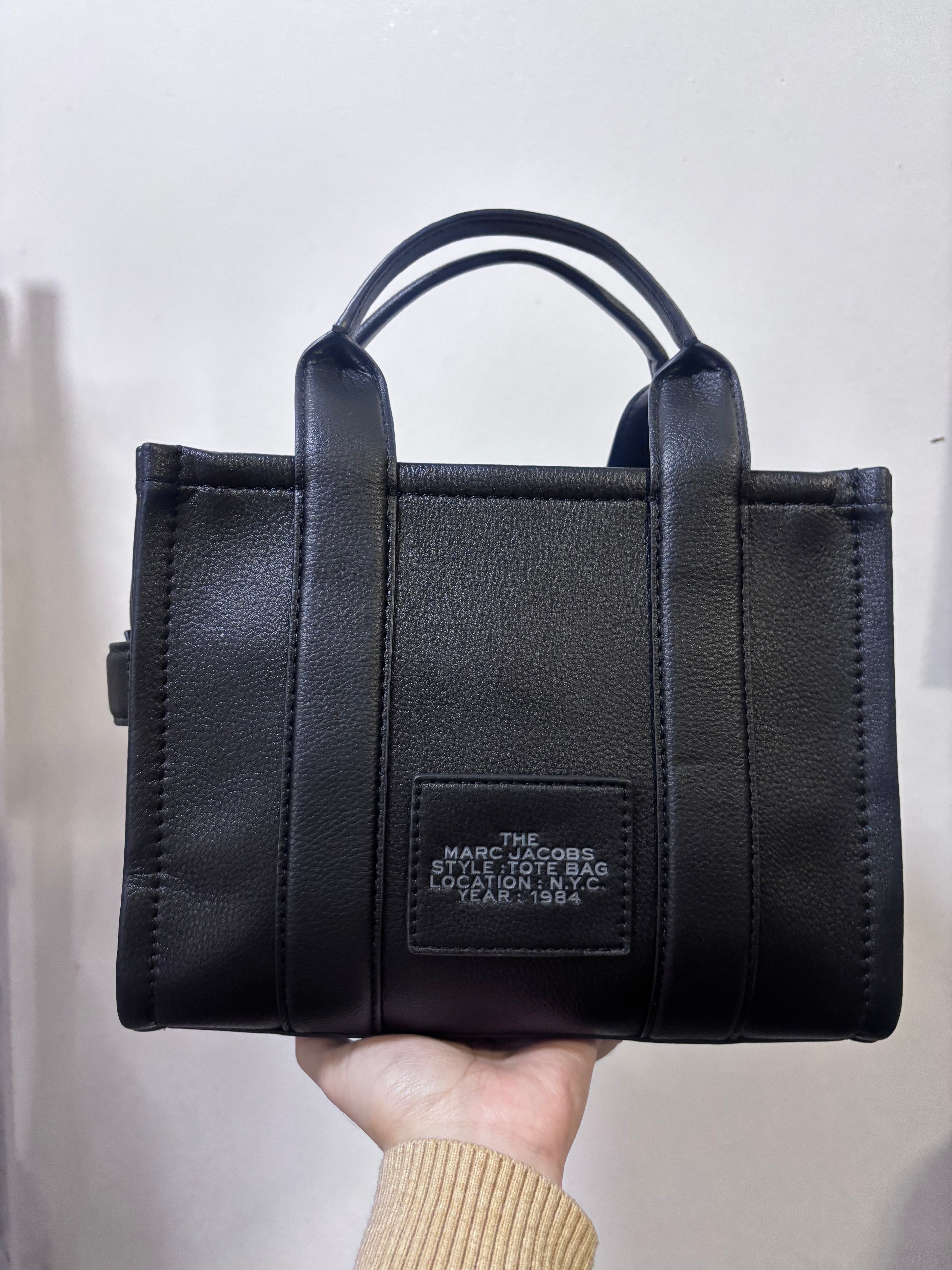 MARC JACOBS The Leather Tote Bag
