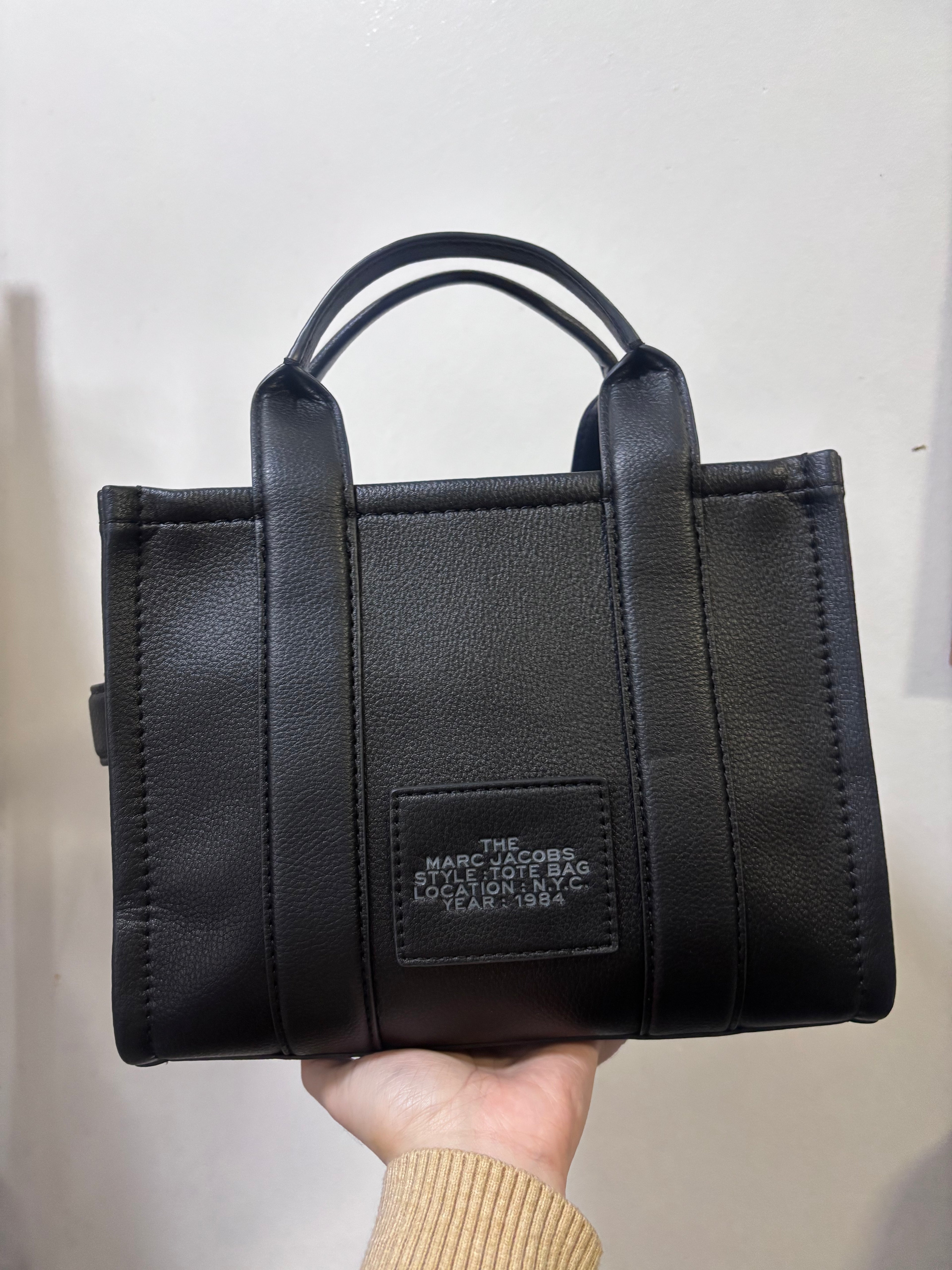 MARC JACOBS The Leather Tote Bag