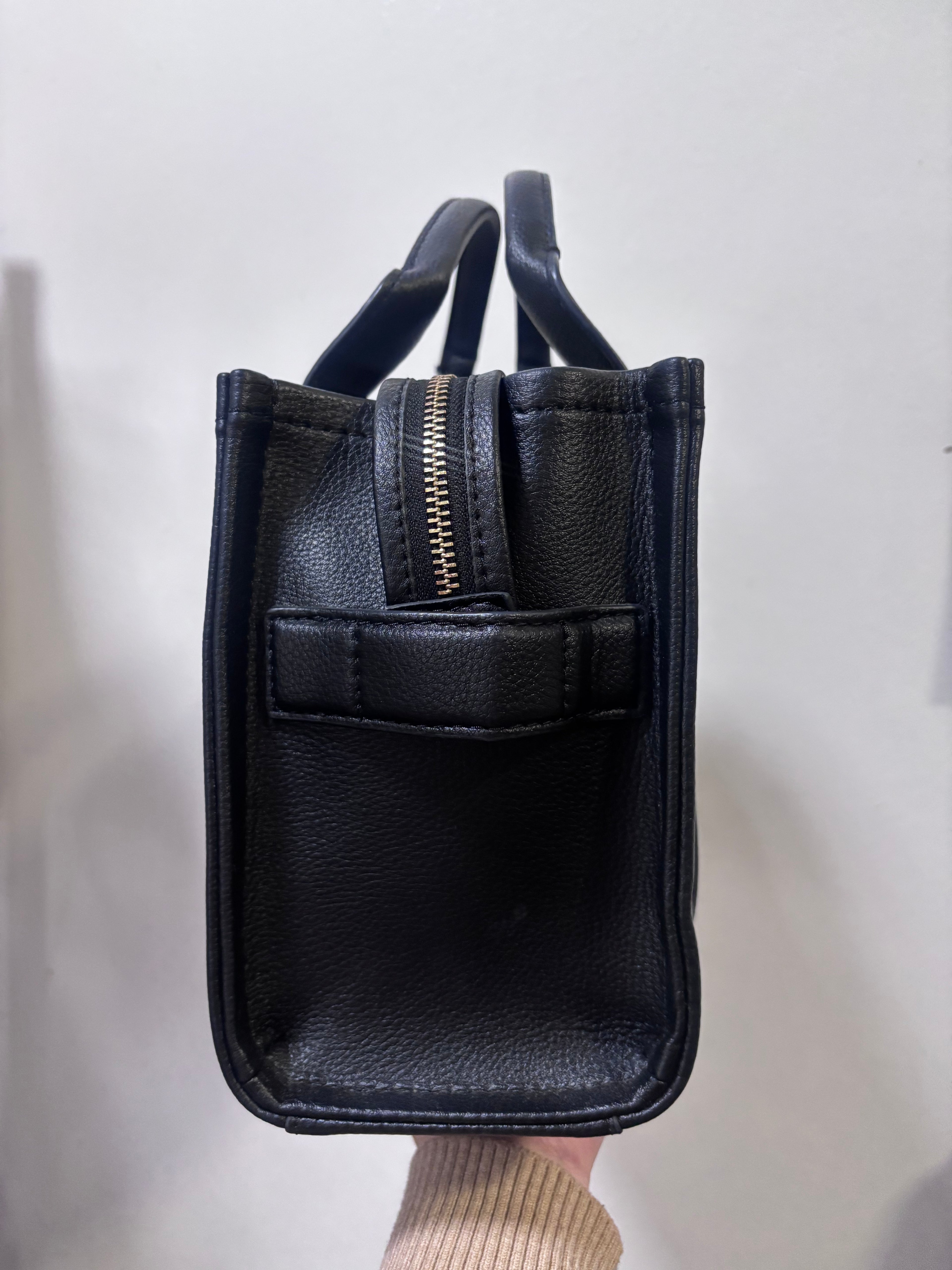 MARC JACOBS The Leather Tote Bag