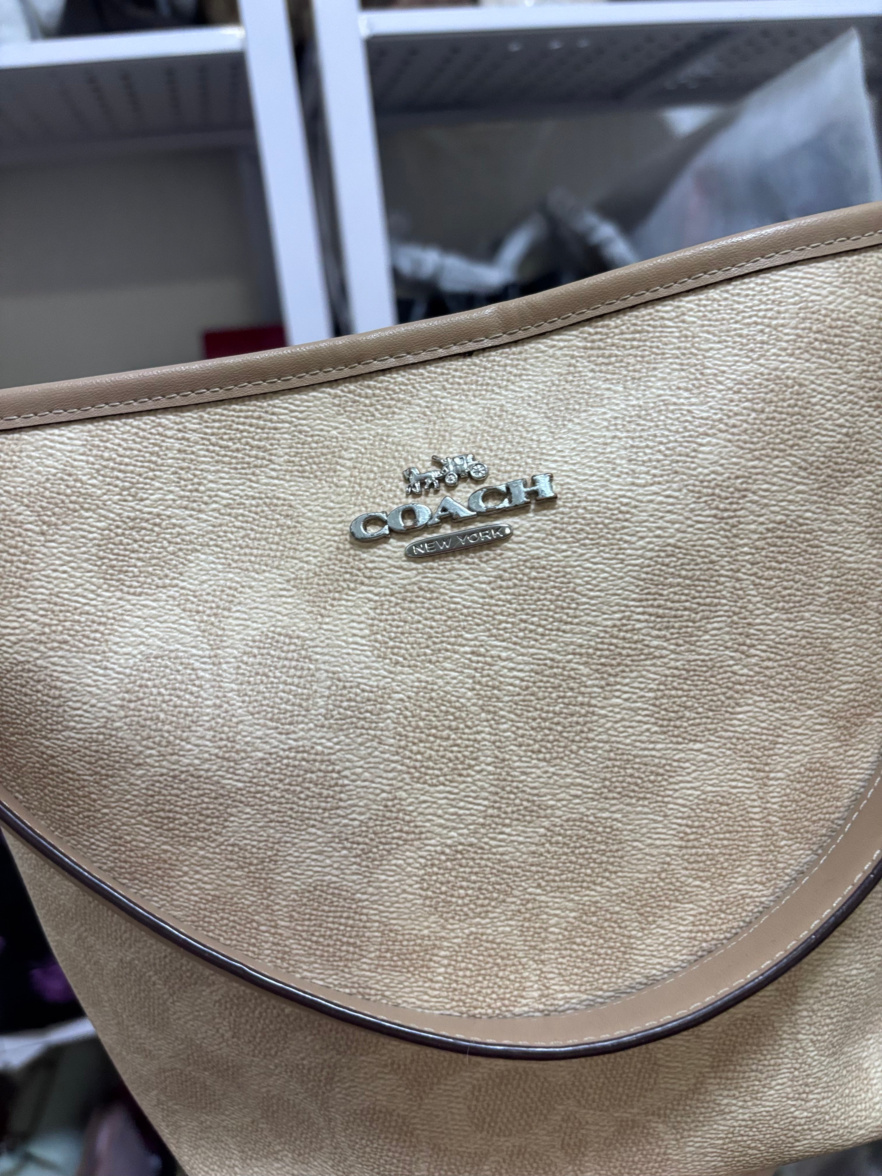 COACH City Bucket - Sand Taupe