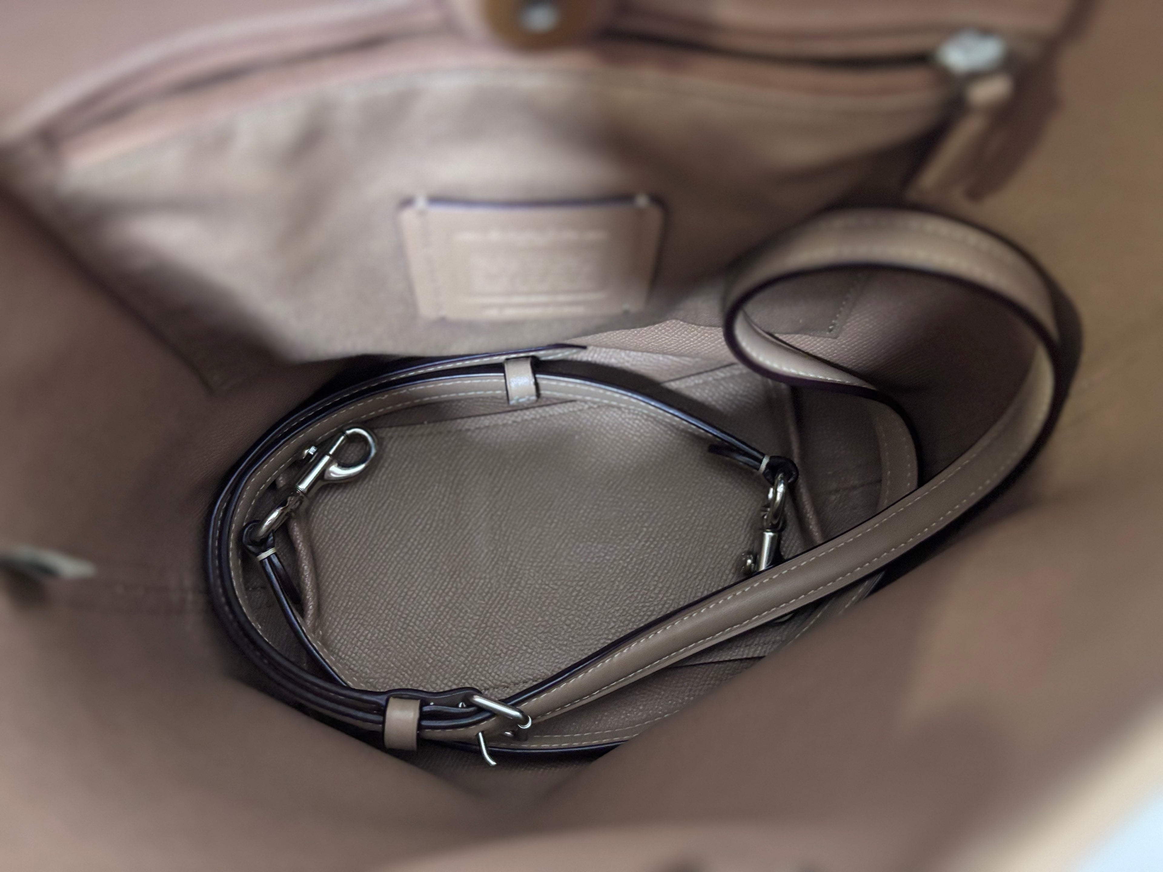 COACH City Bucket - Sand Taupe