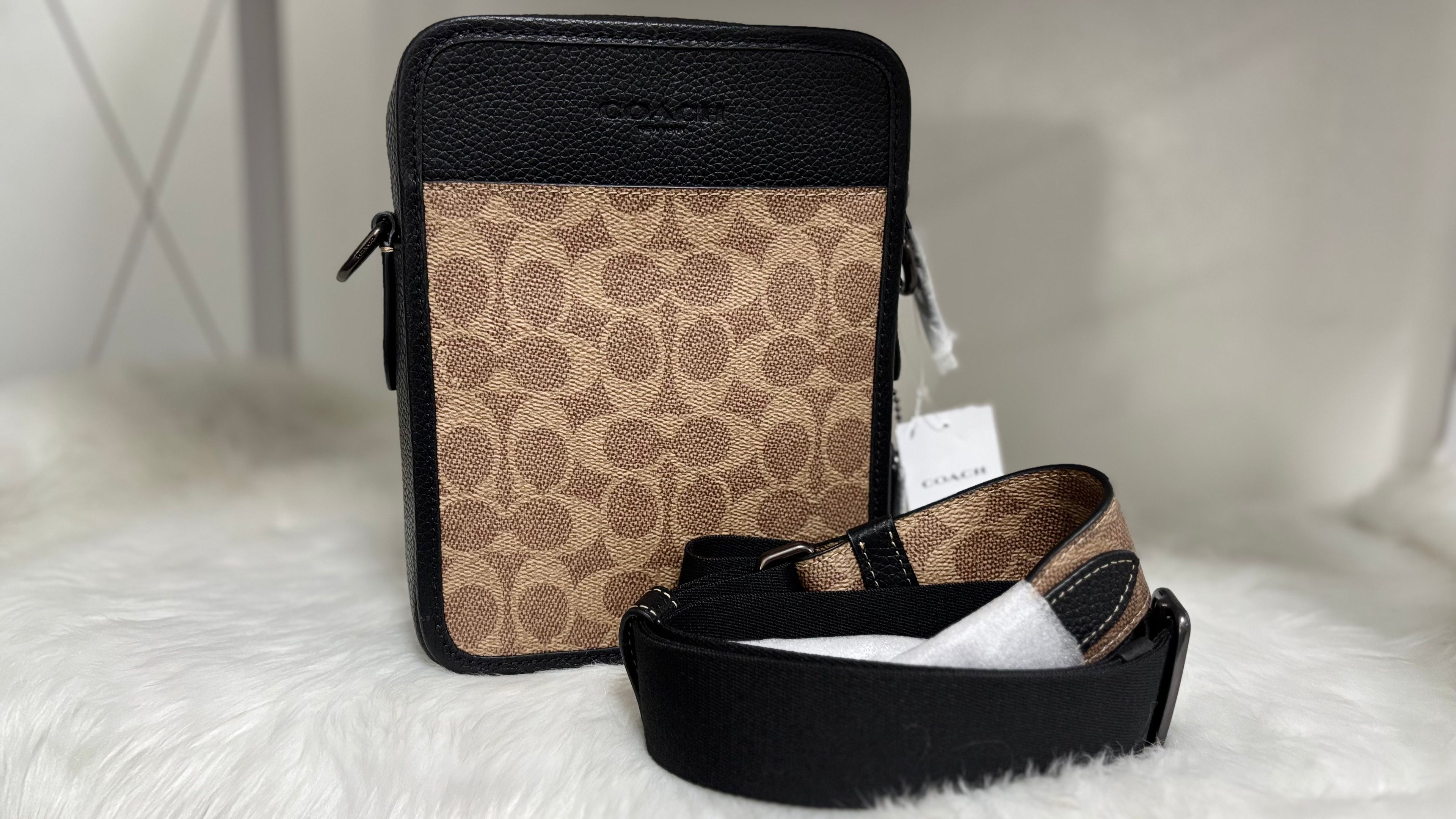 COACH Sullivan in Signature Canvas - Brown