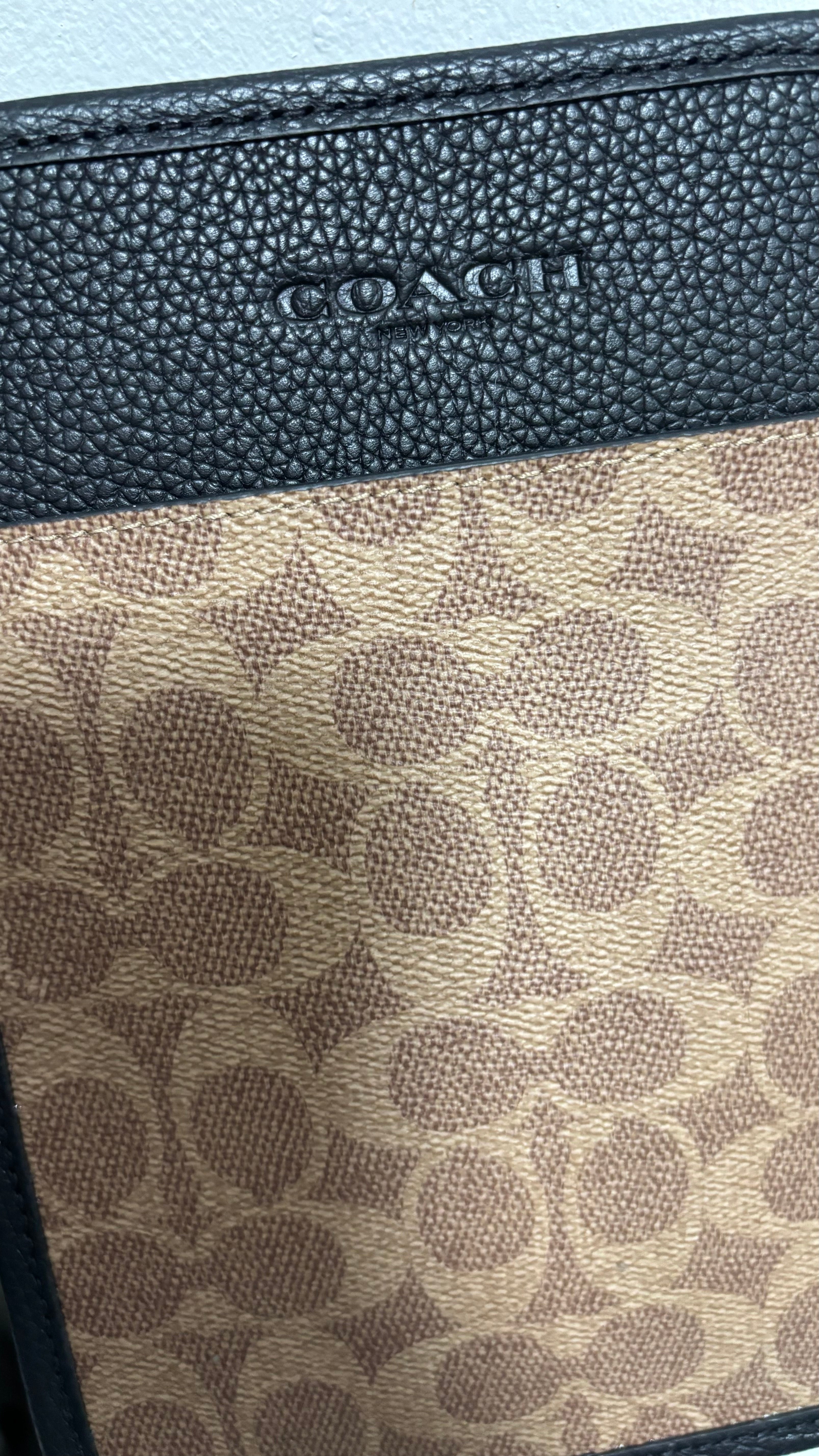 COACH Sullivan in Signature Canvas - Brown