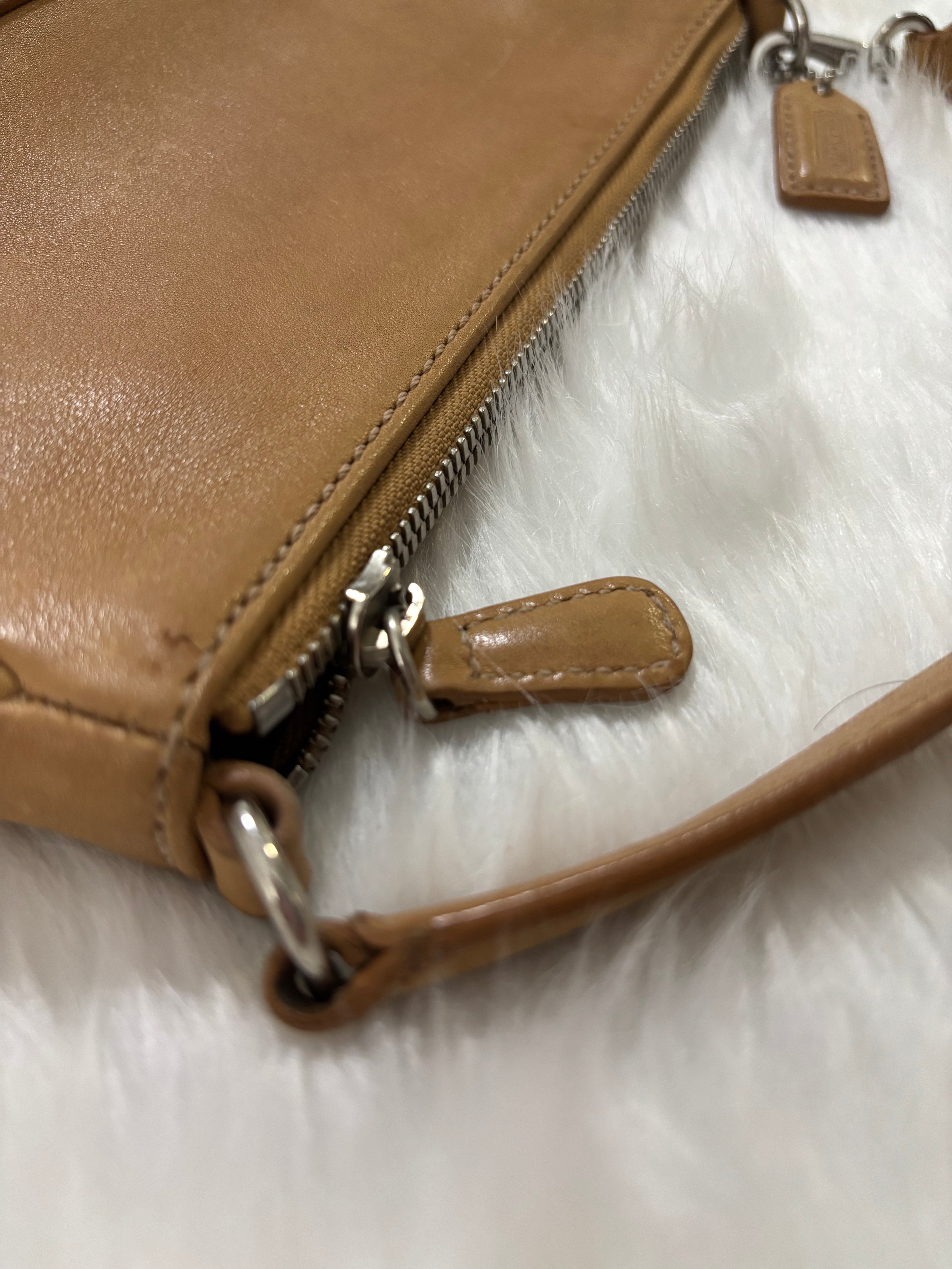 COACH Demi Baguette Shoulder