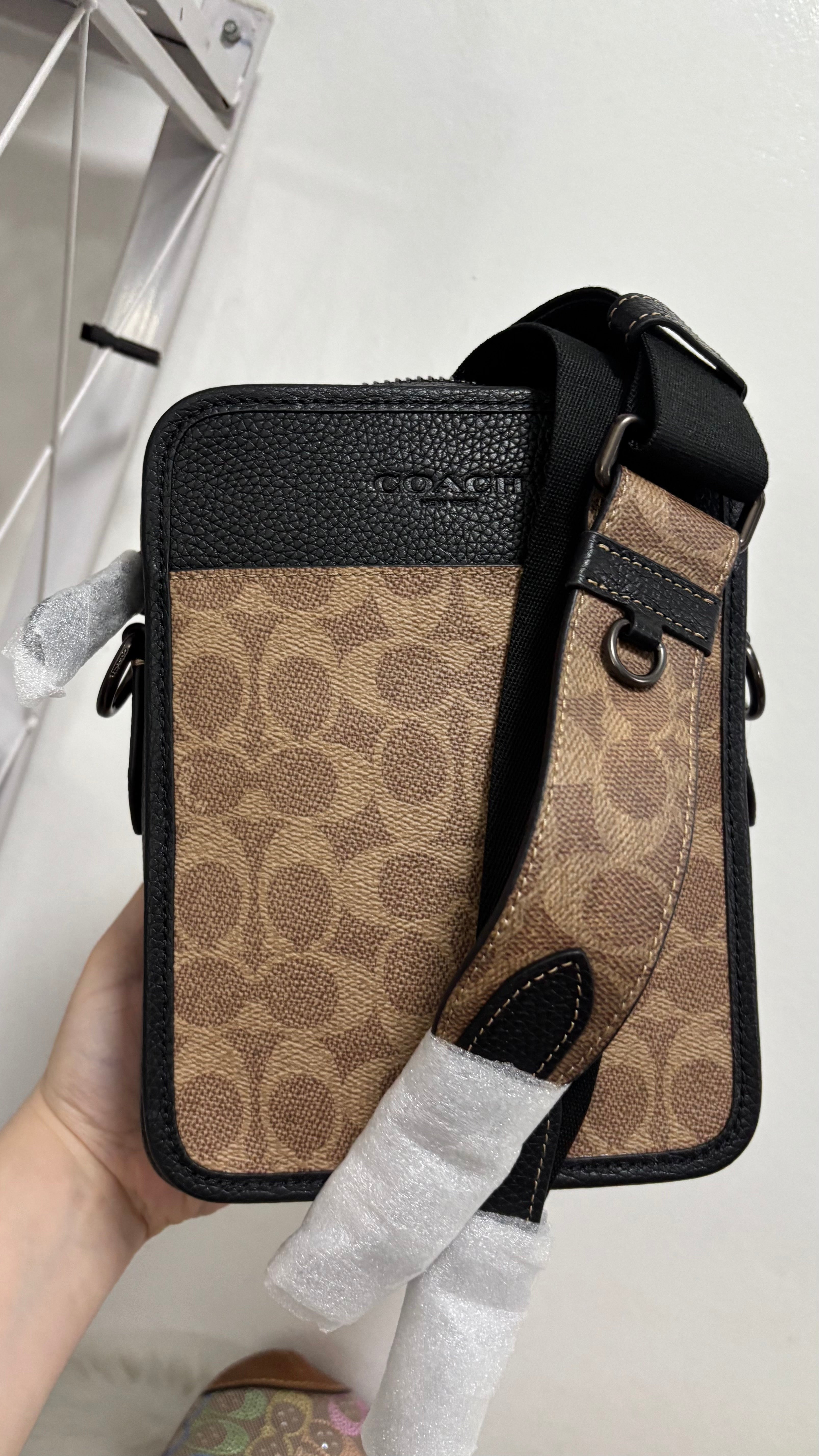 COACH Sullivan in Signature Canvas - Brown