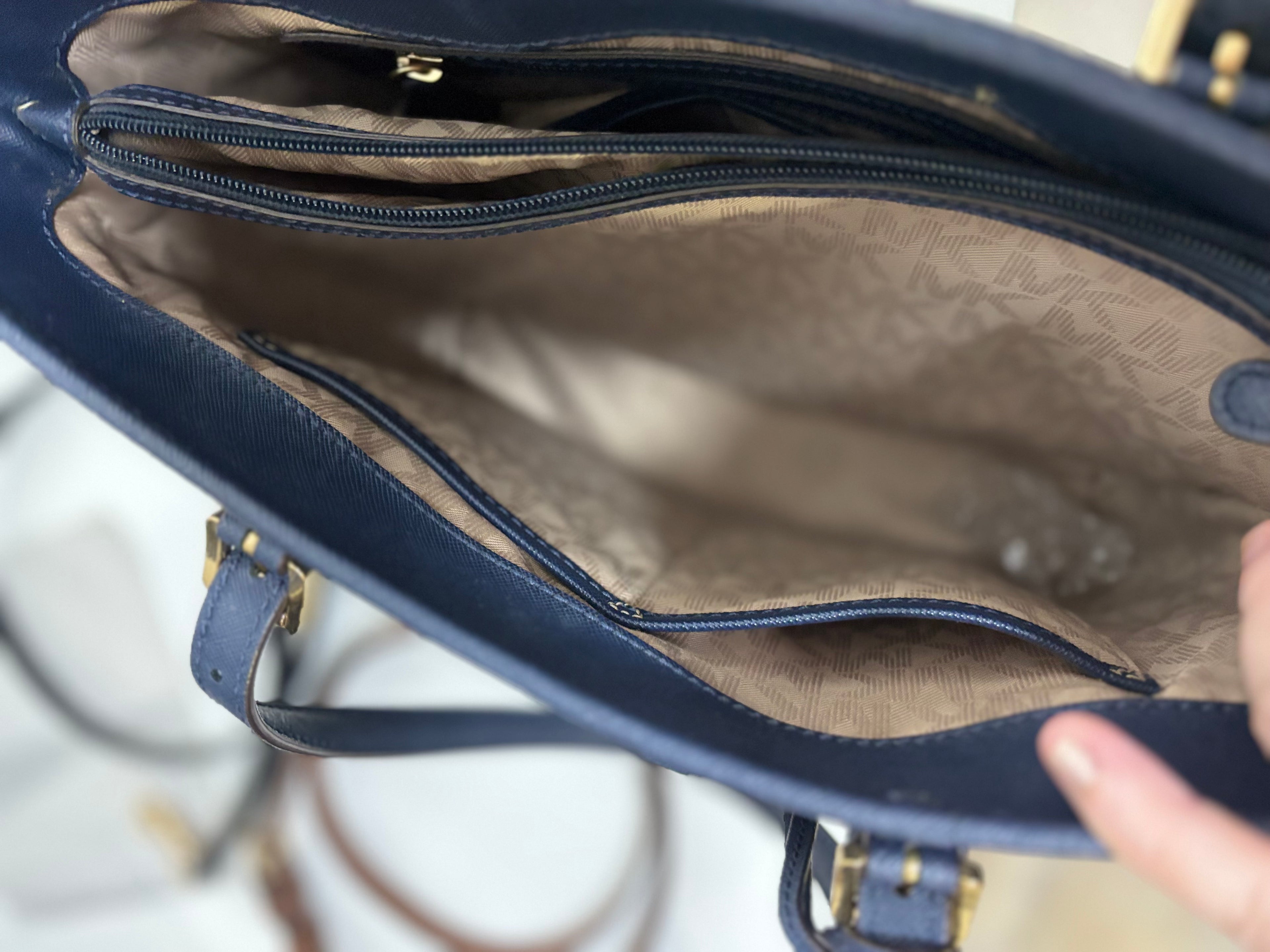 MICHAEL KORS East West Vertical Tote