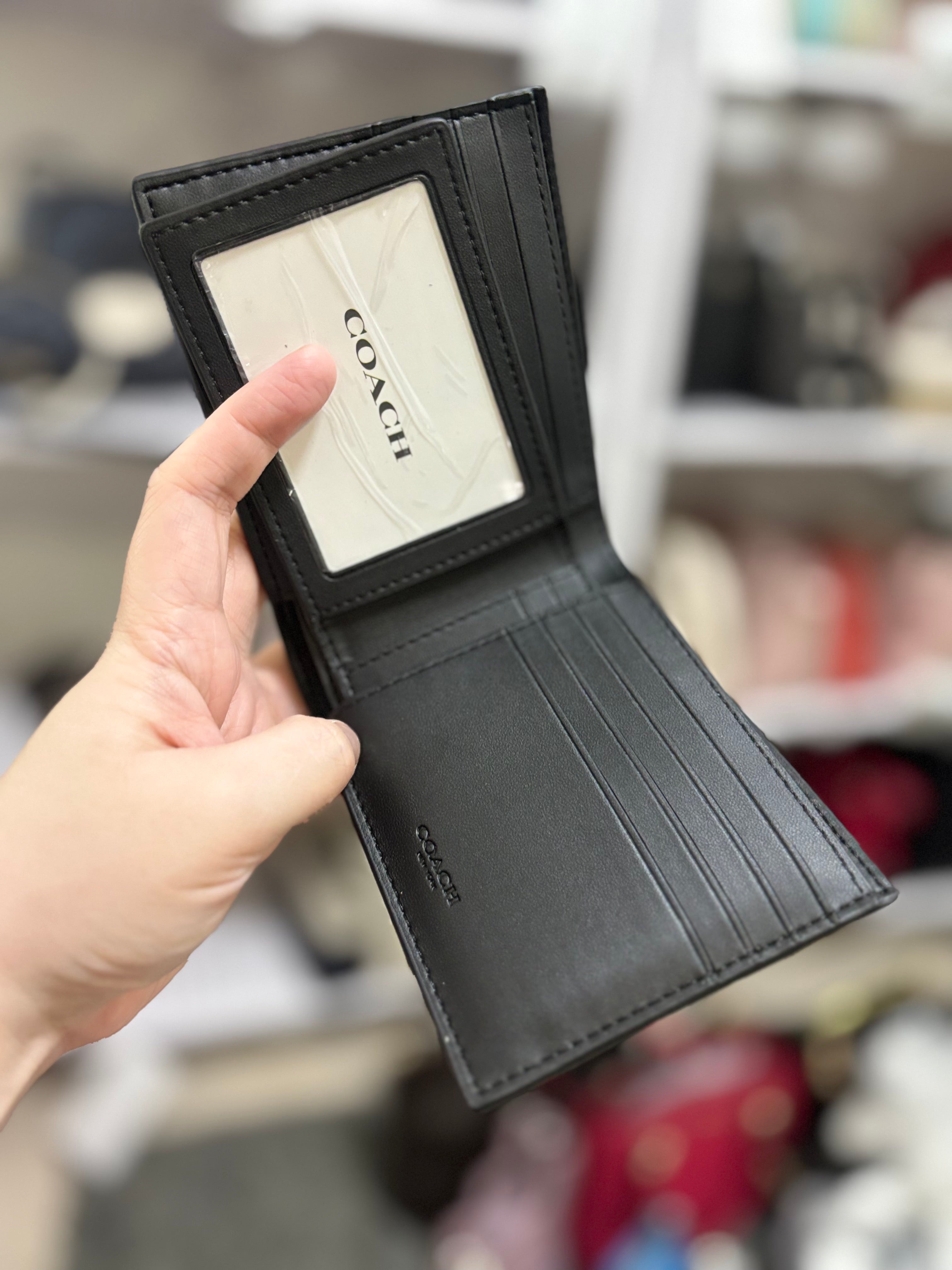 B-458 COACH 三つ折財布 ブラック レザー バックル 001 cfa00_lhblk_a0?$mobileProductV6$ 小物
