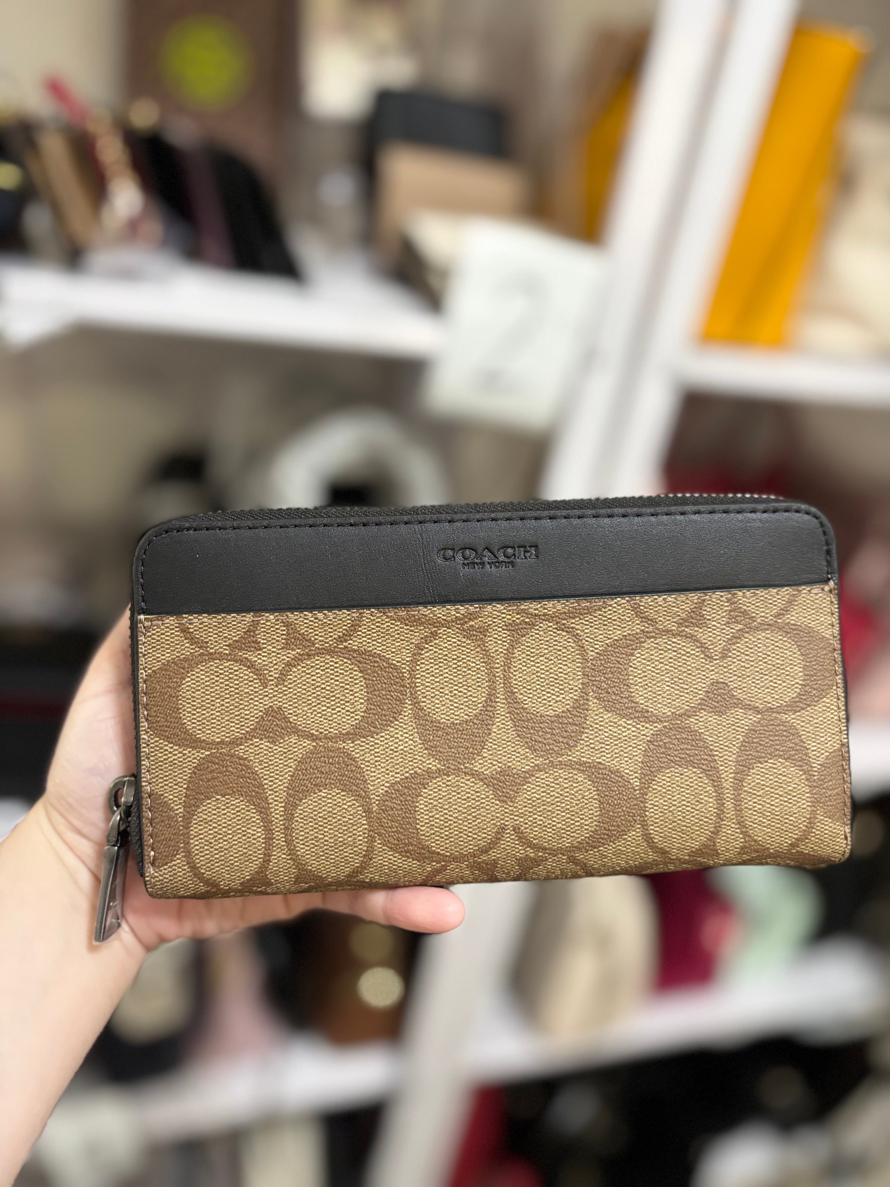 COACH Accordion Wallet in Signature Canvas - Khaki/Black