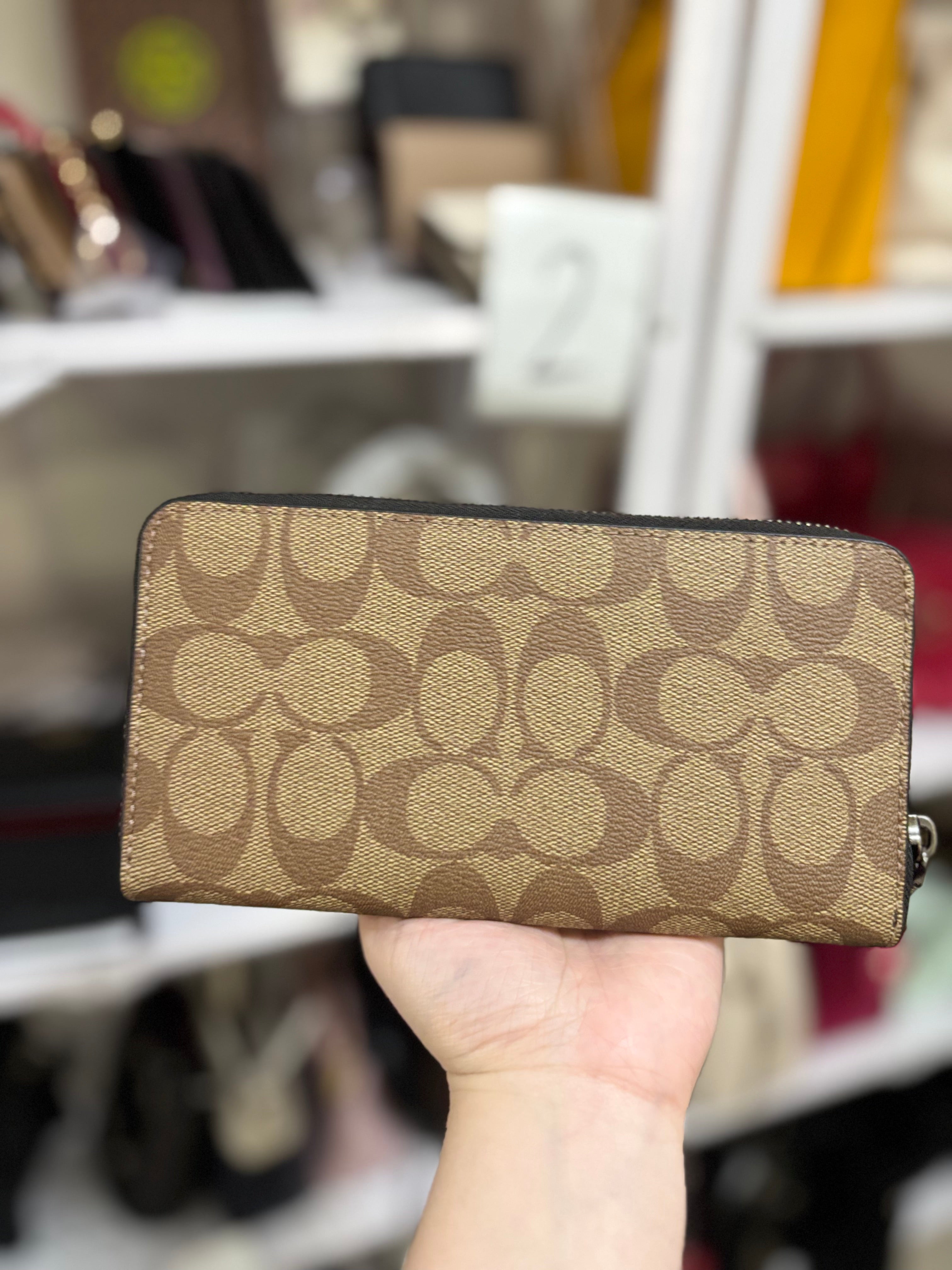 COACH Accordion Wallet in Signature Canvas - Khaki/Black