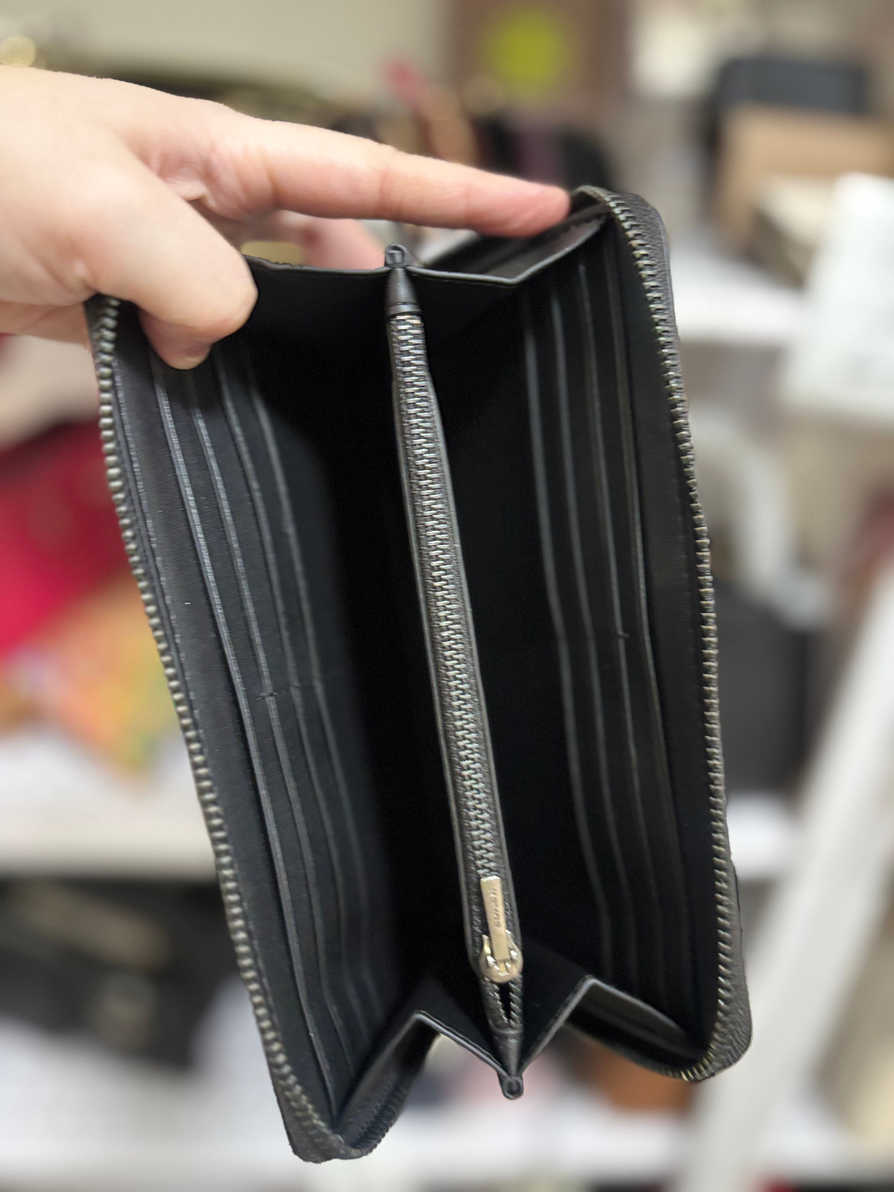COACH Accordion Wallet in Signature Canvas - Khaki/Black