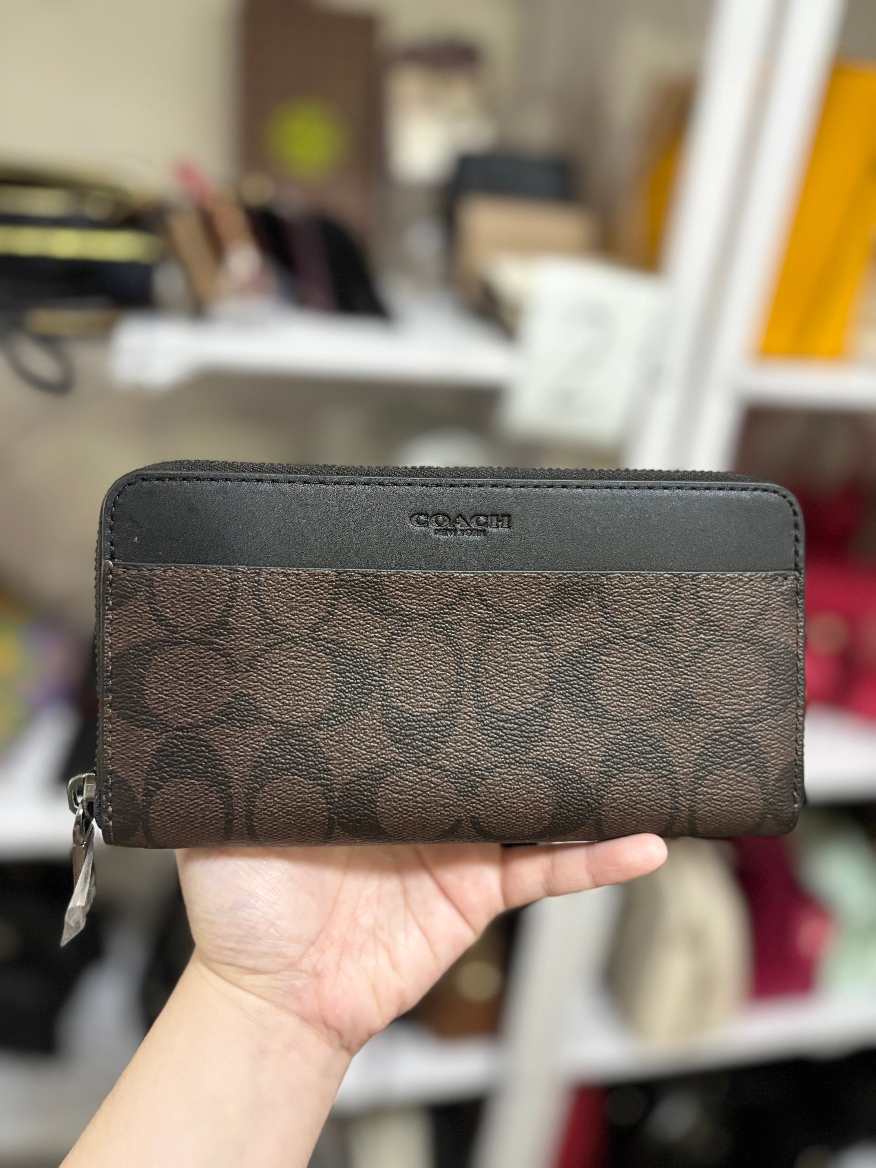 COACH Accordion Wallet in Signature Canvas - Mahogany/Black