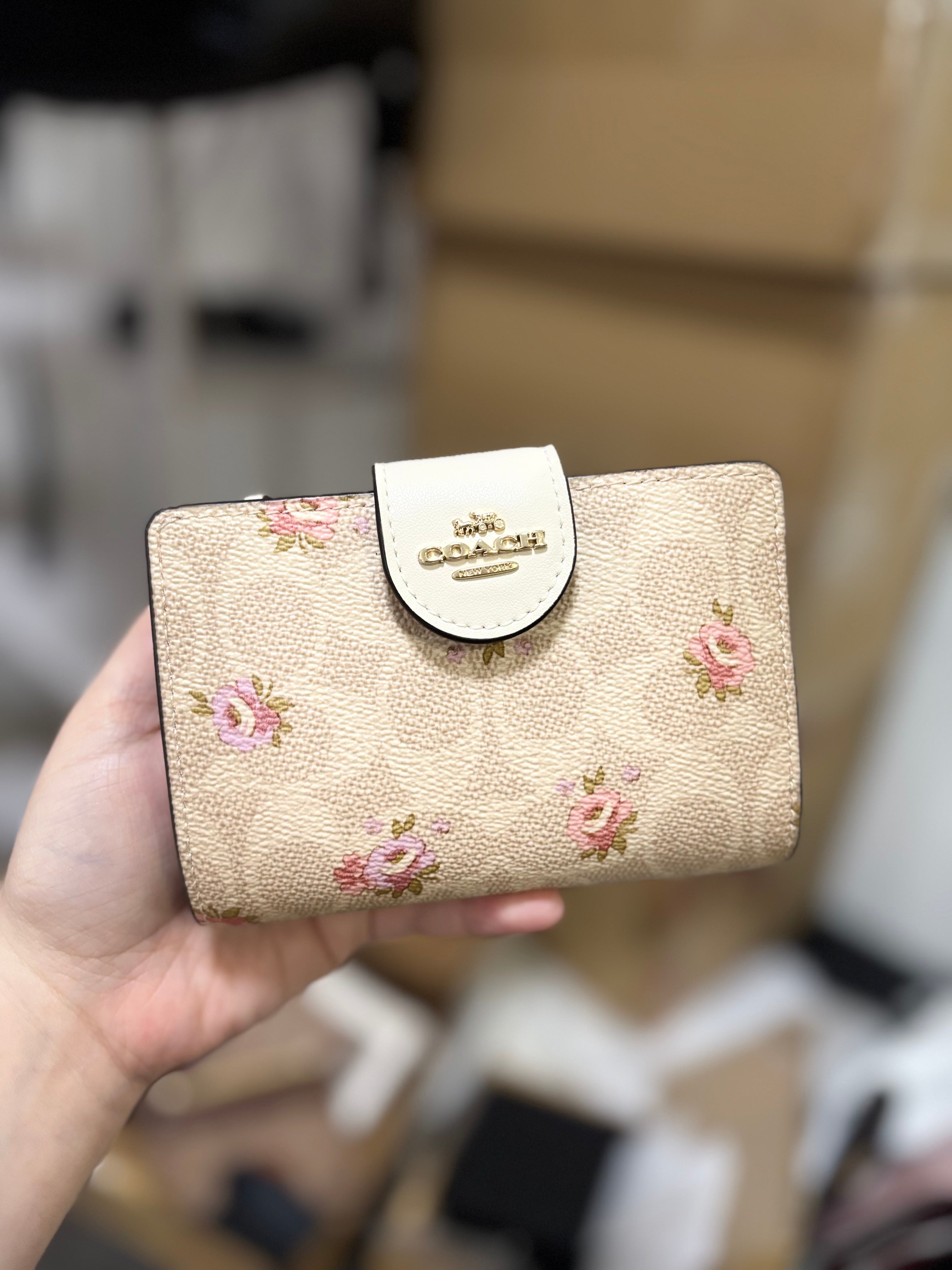 COACH Medium Corner Zip Wallet In Signature Leather - Floral Khaki