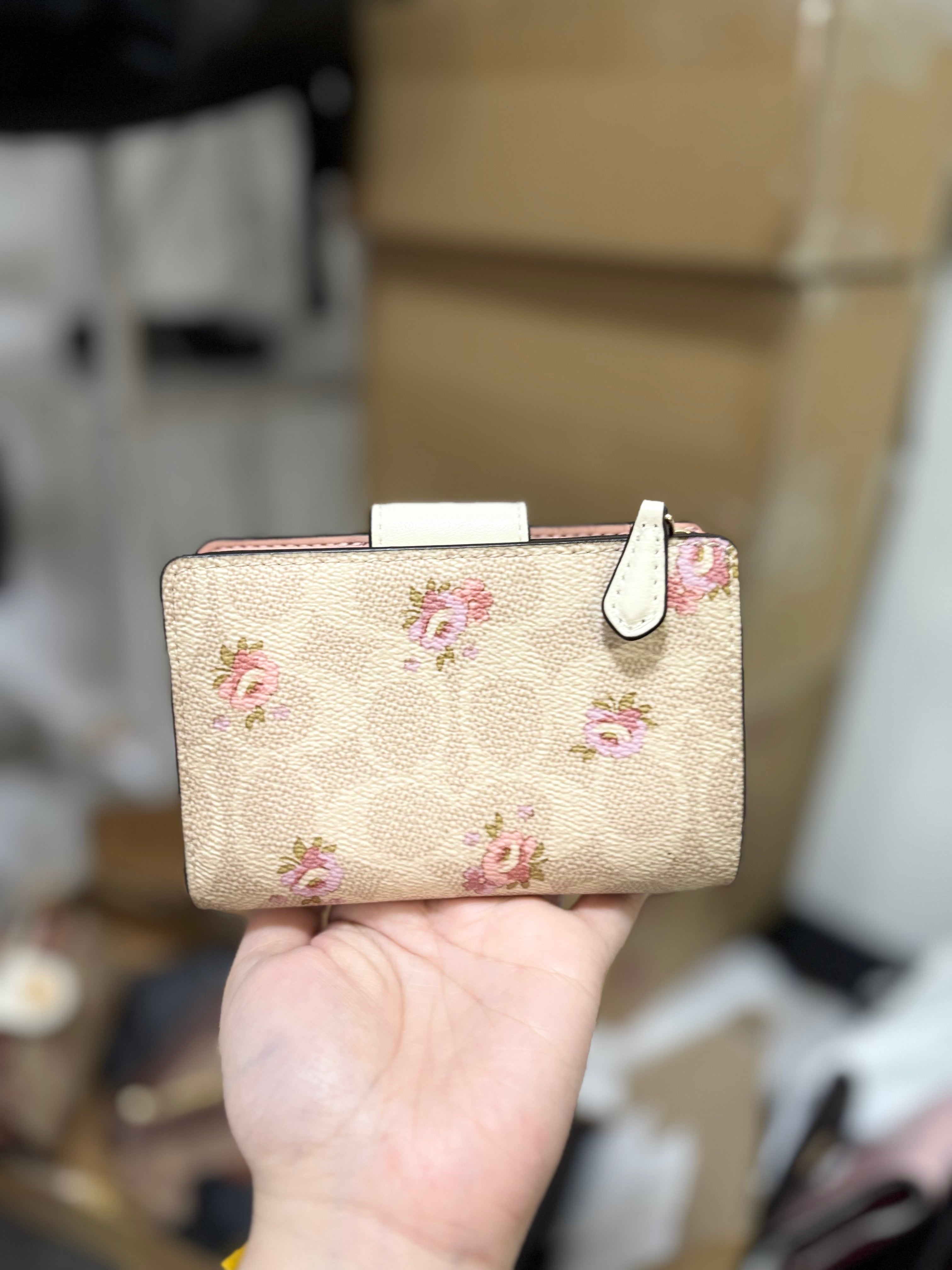 COACH Medium Corner Zip Wallet In Signature Leather - Floral Khaki