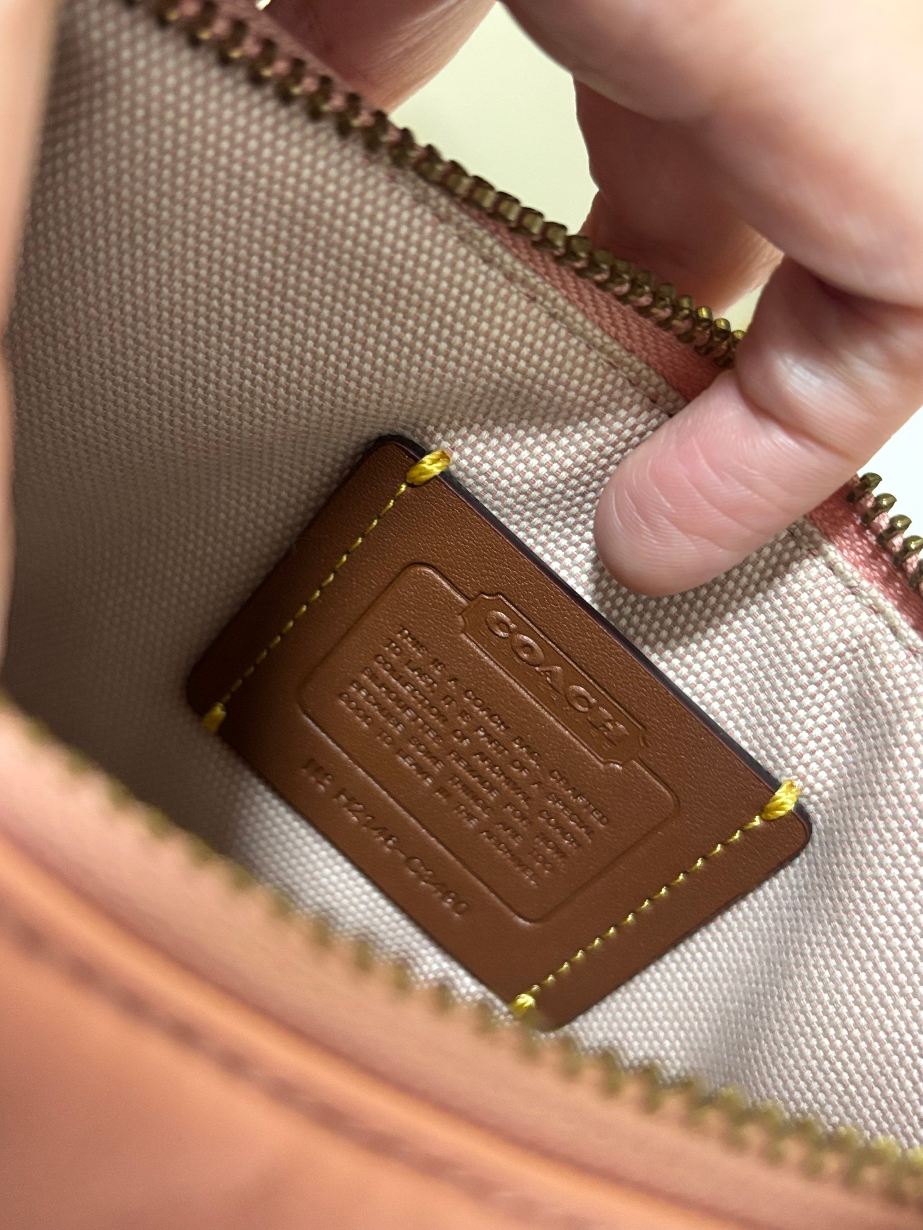 COACH Swinger 20 With Quilting