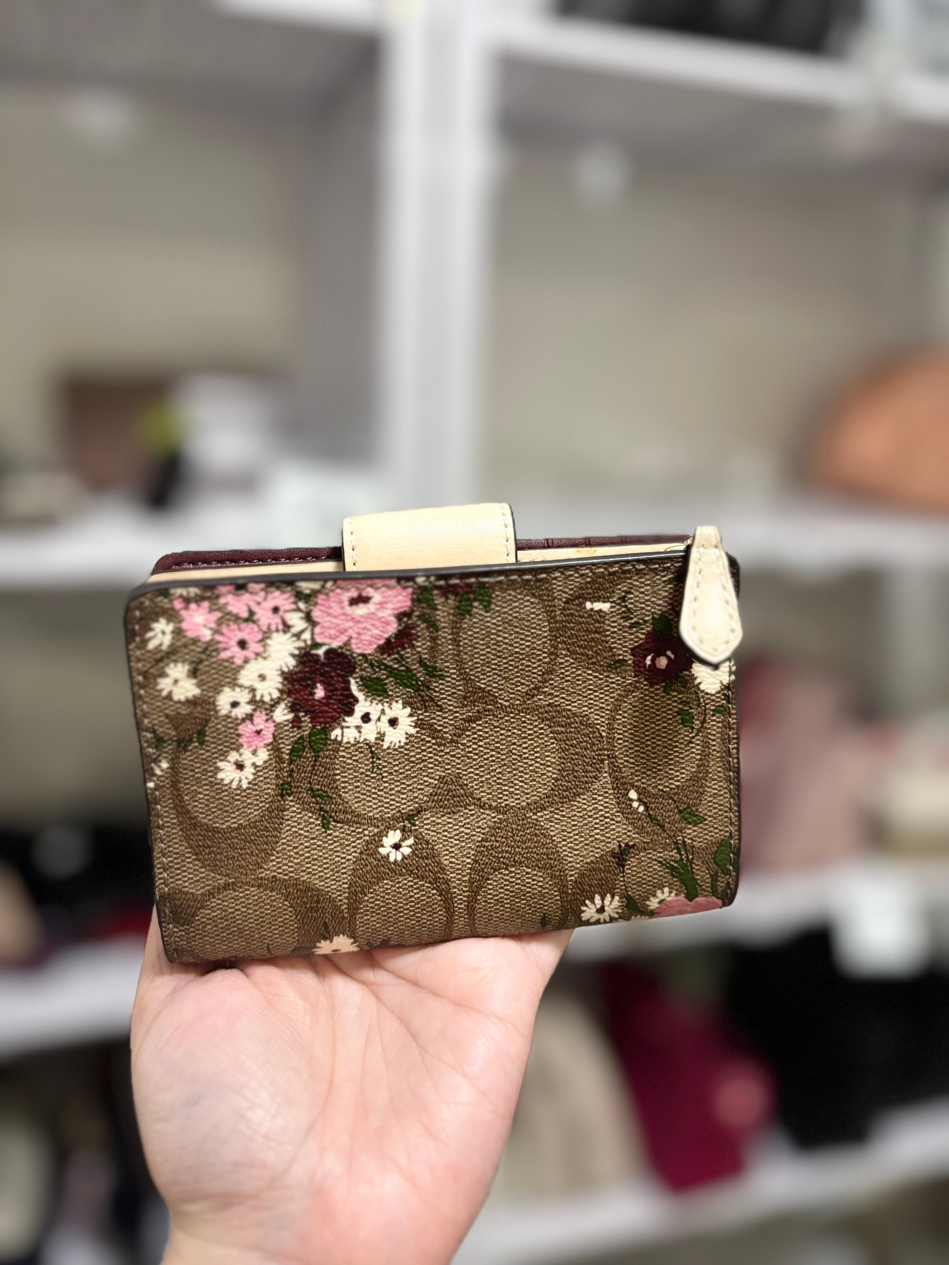 COACH Medium Corner Zip Bifold Wallet - Floral