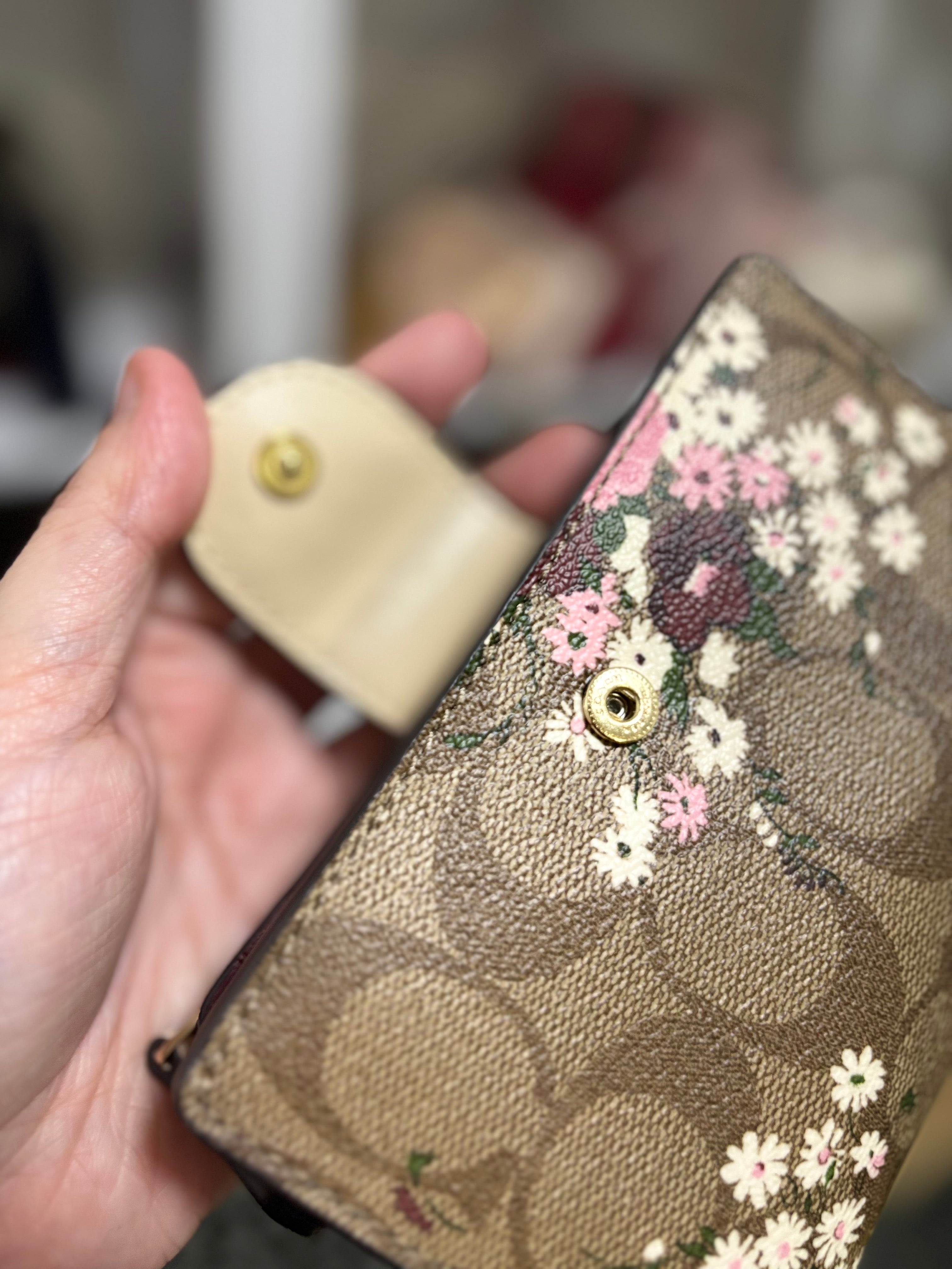 COACH Medium Corner Zip Bifold Wallet - Floral